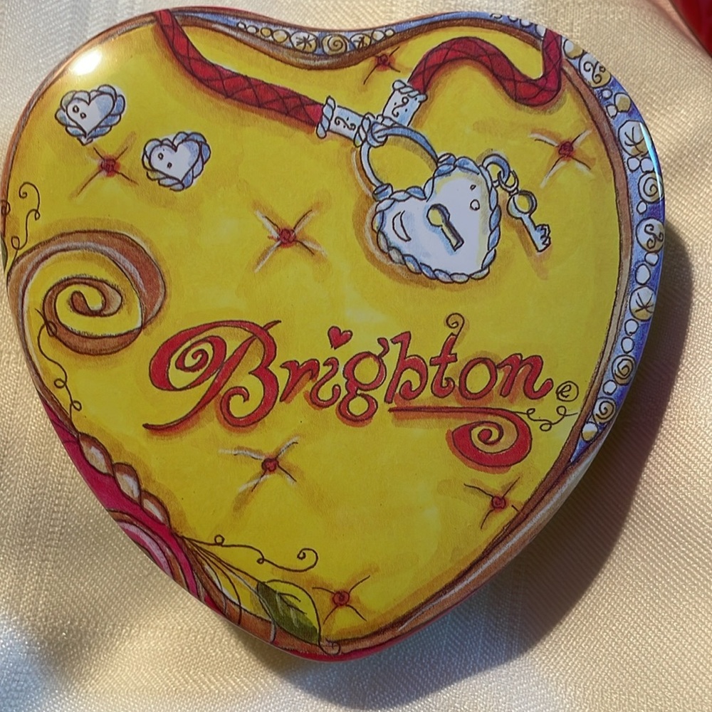 Brighton heart tins, 3 count - Picture 3 of 6